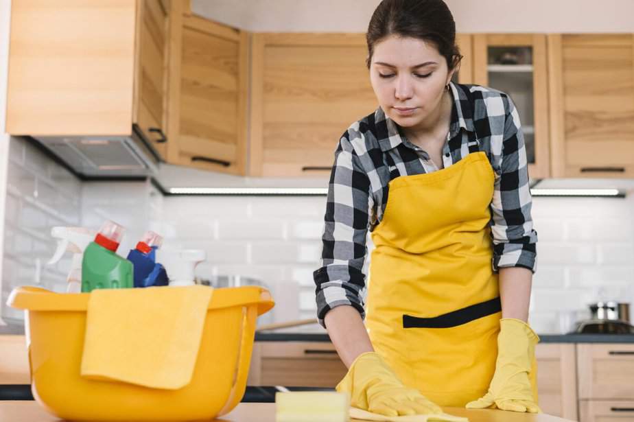 women cleaning kitchen